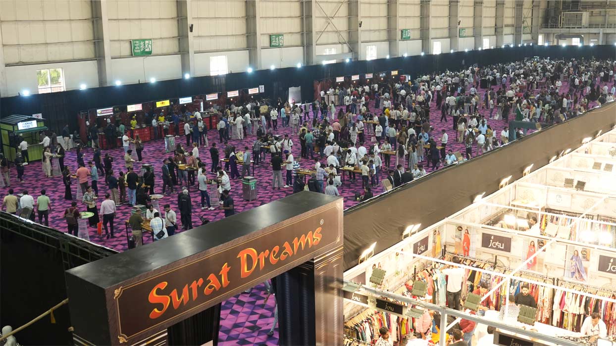 Surat Dreams crowd picture